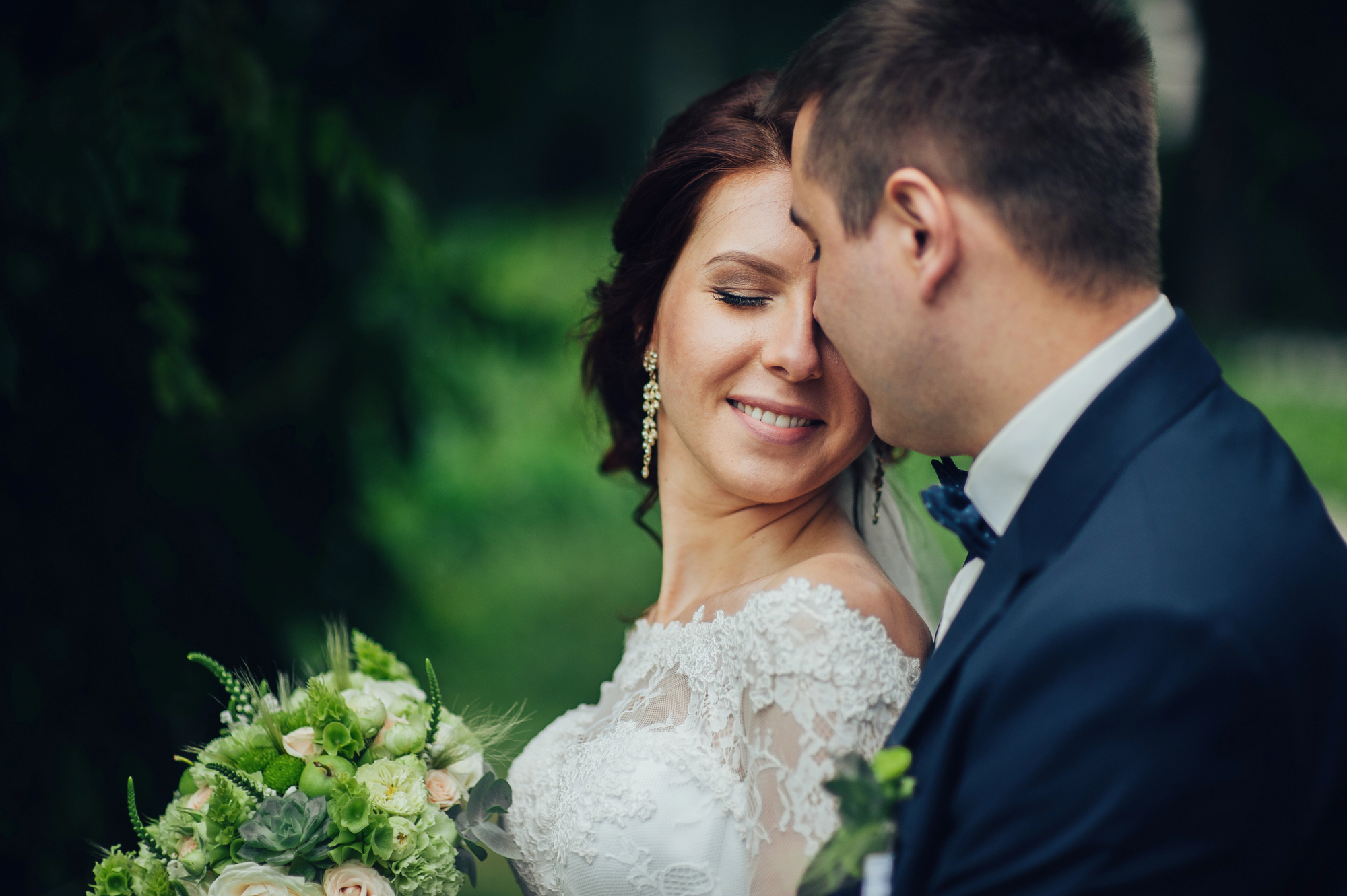 Young attractive caucasian wedding couple in Ottawa, Ontario